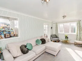 Abbotswood Close, Romsey thumb 2