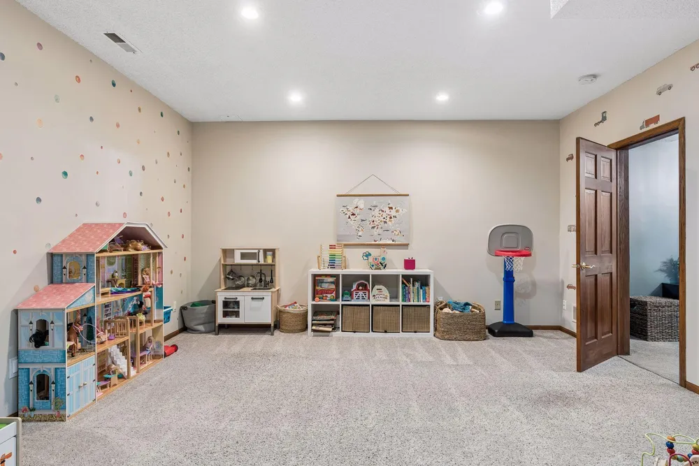 4299 Westchester Circle, Eagan, MN 55123