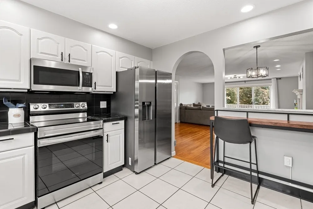4 Countryside Ln, Salem, MA 01970