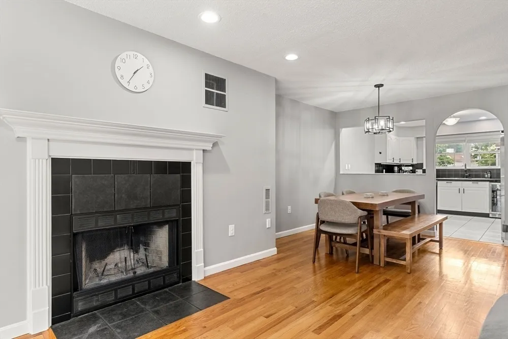 4 Countryside Ln, Salem, MA 01970