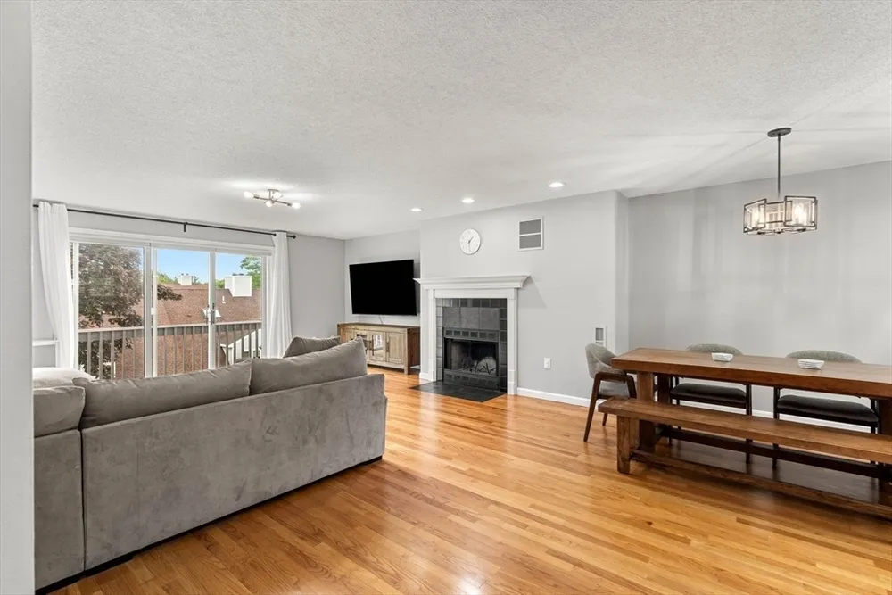 4 Countryside Ln, Salem, MA 01970