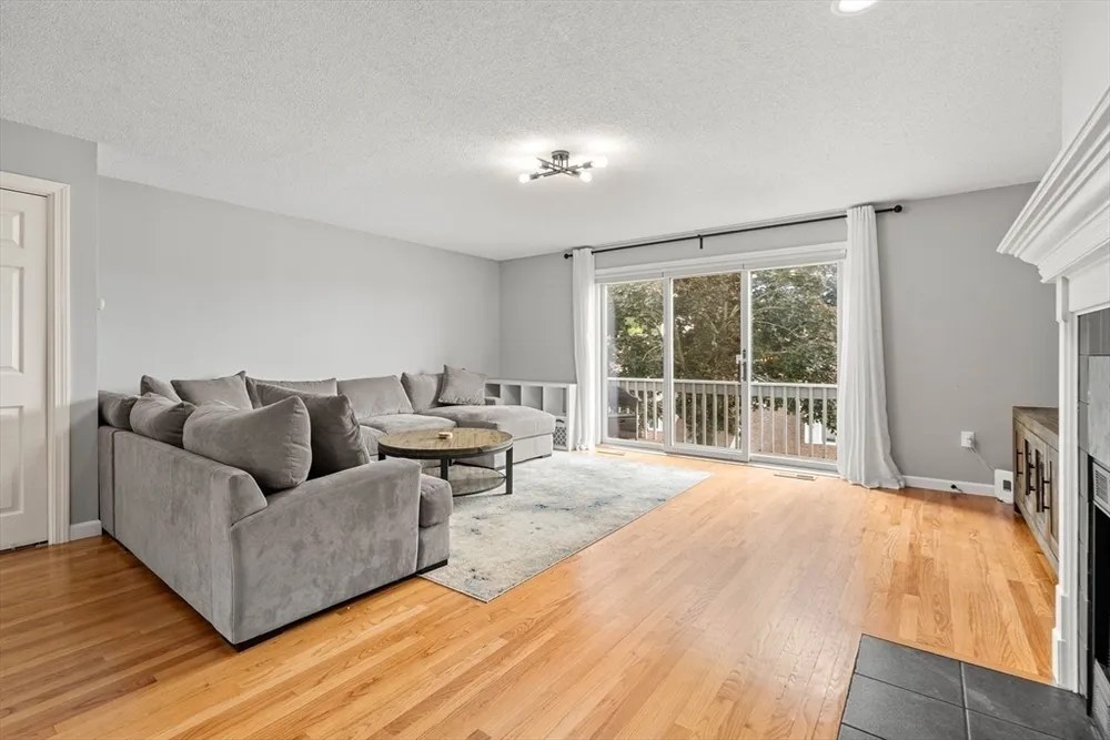 4 Countryside Ln, Salem, MA 01970