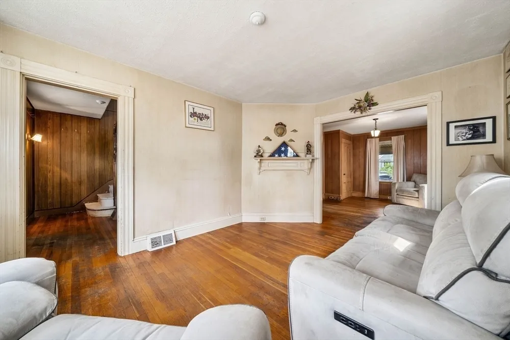 26 Beckett St, Peabody, MA 01960