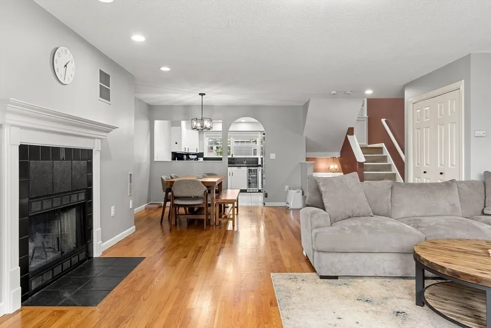 4 Countryside Ln, Salem, MA 01970
