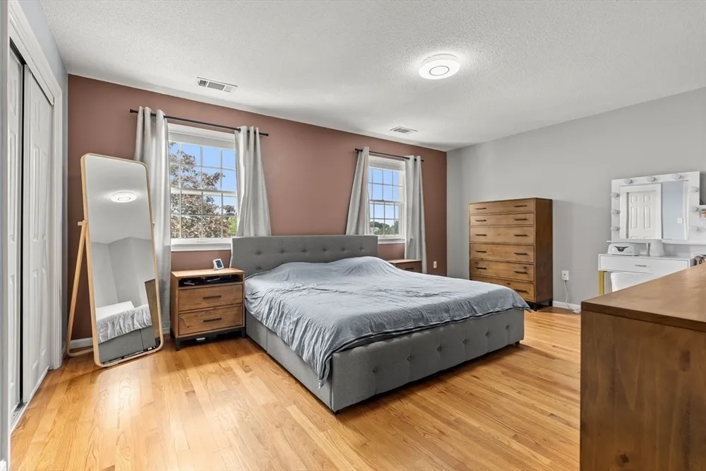 4 Countryside Ln, Salem, MA 01970