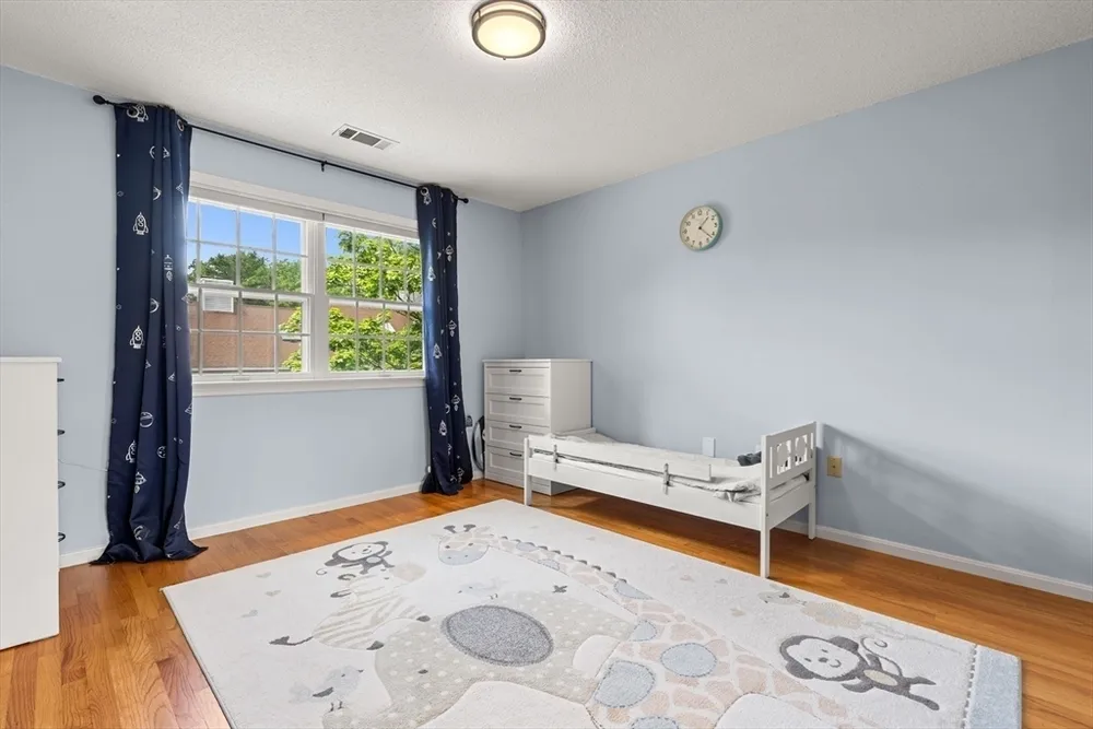 4 Countryside Ln, Salem, MA 01970