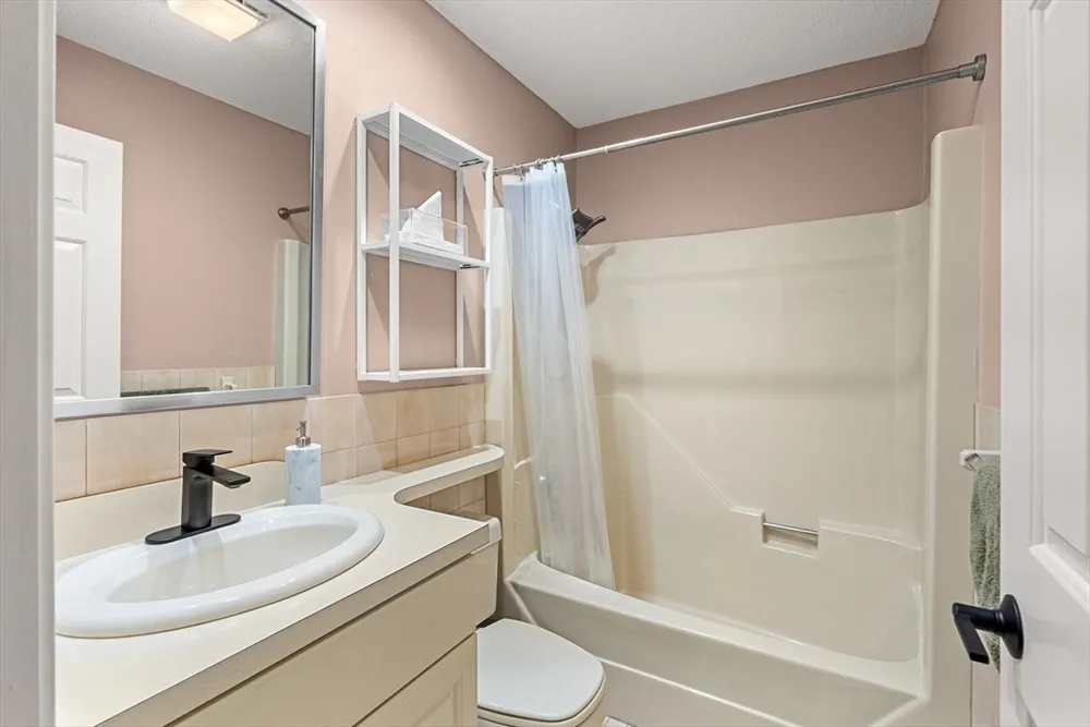 4 Countryside Ln, Salem, MA 01970