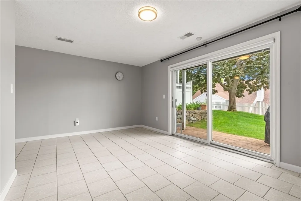 4 Countryside Ln, Salem, MA 01970