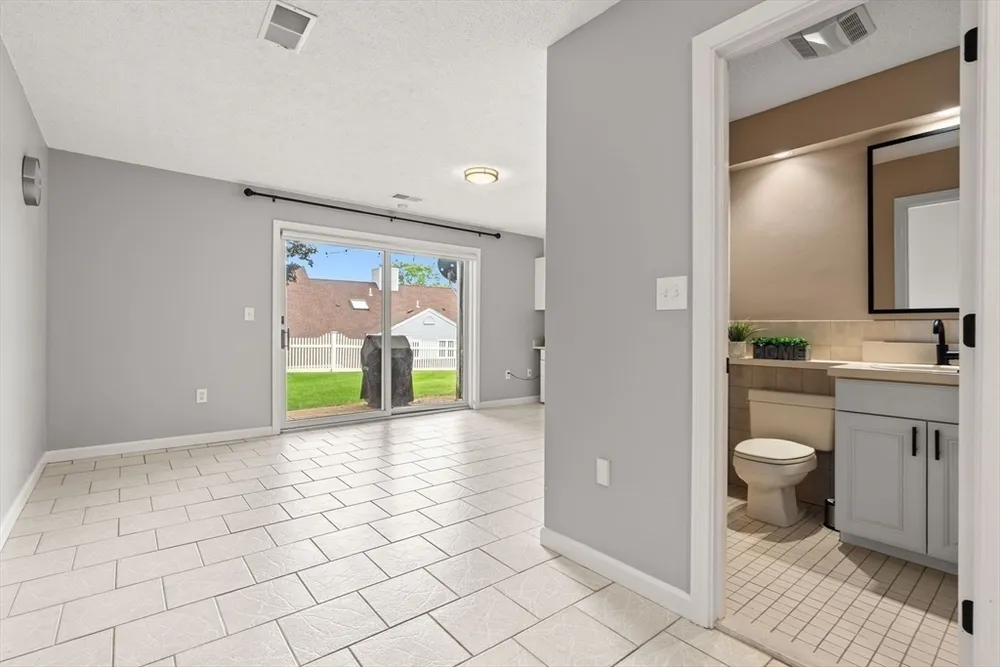 4 Countryside Ln, Salem, MA 01970