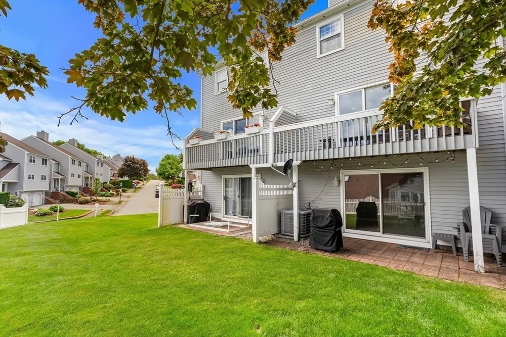 4 Countryside Ln, Salem, MA 01970