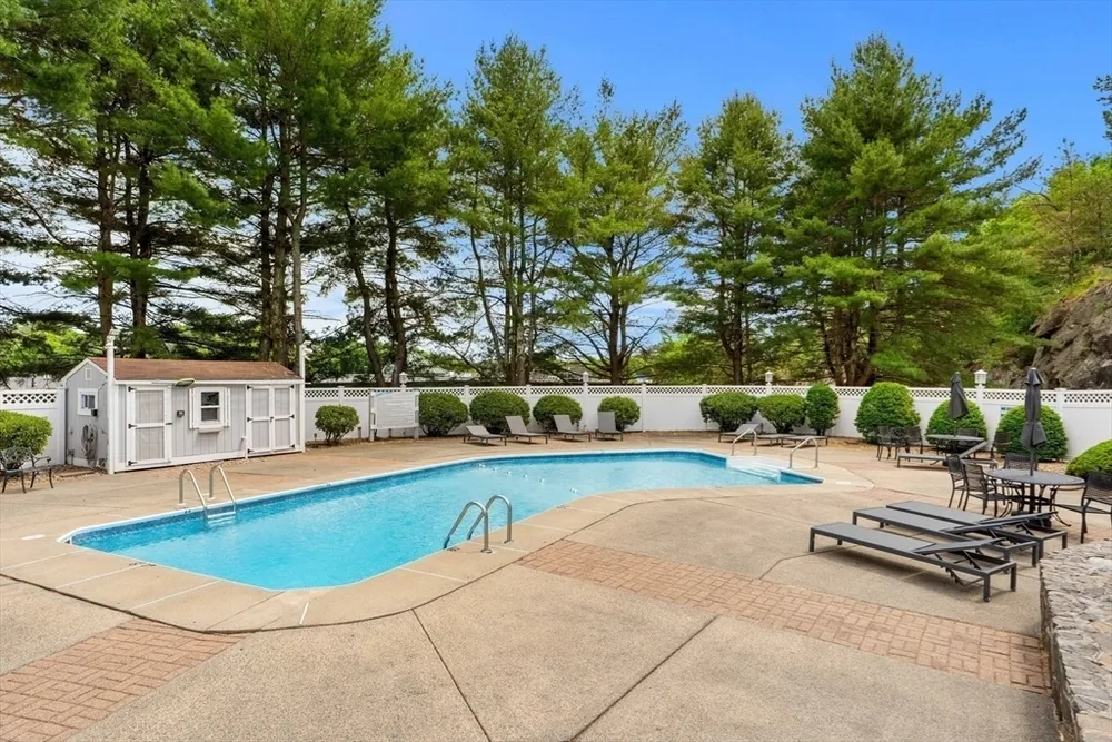 4 Countryside Ln, Salem, MA 01970