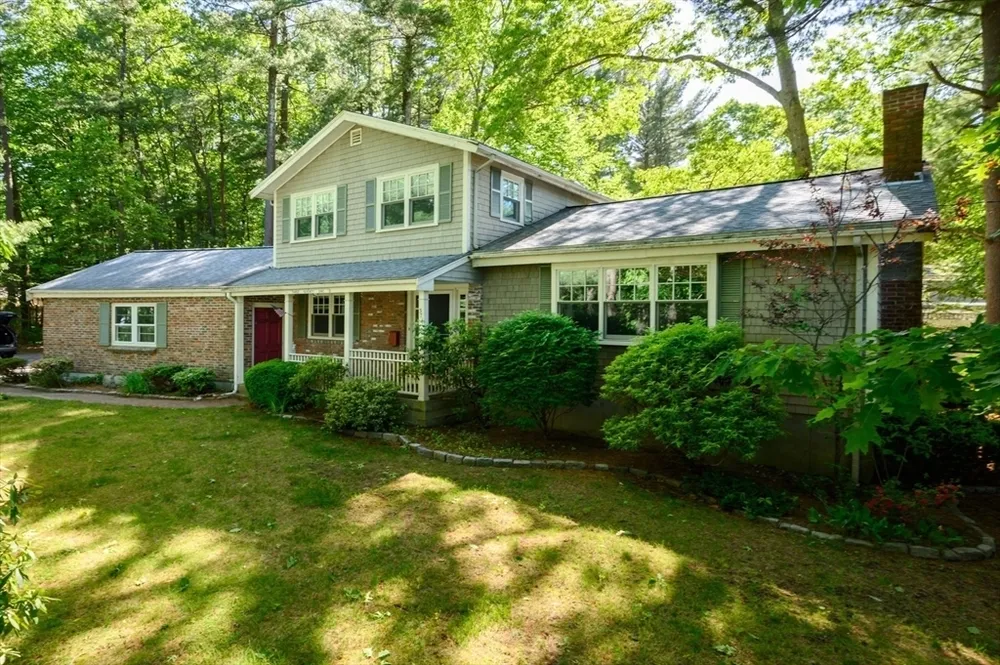 371 Gardner St, Hingham, MA 02043