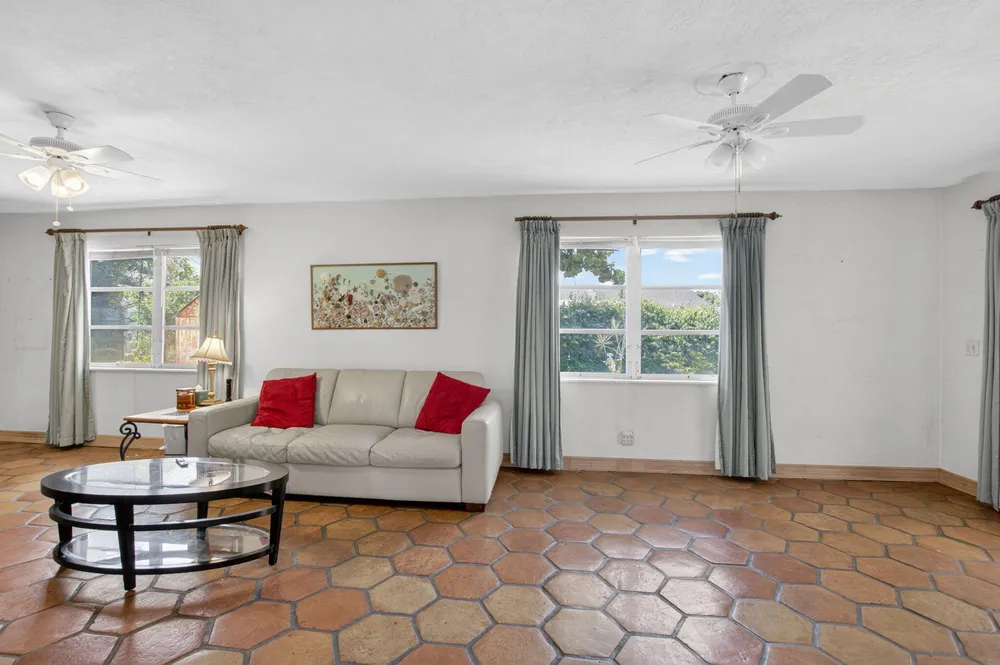 1370 SW 27th Pl, Boynton Beach, FL 33426
