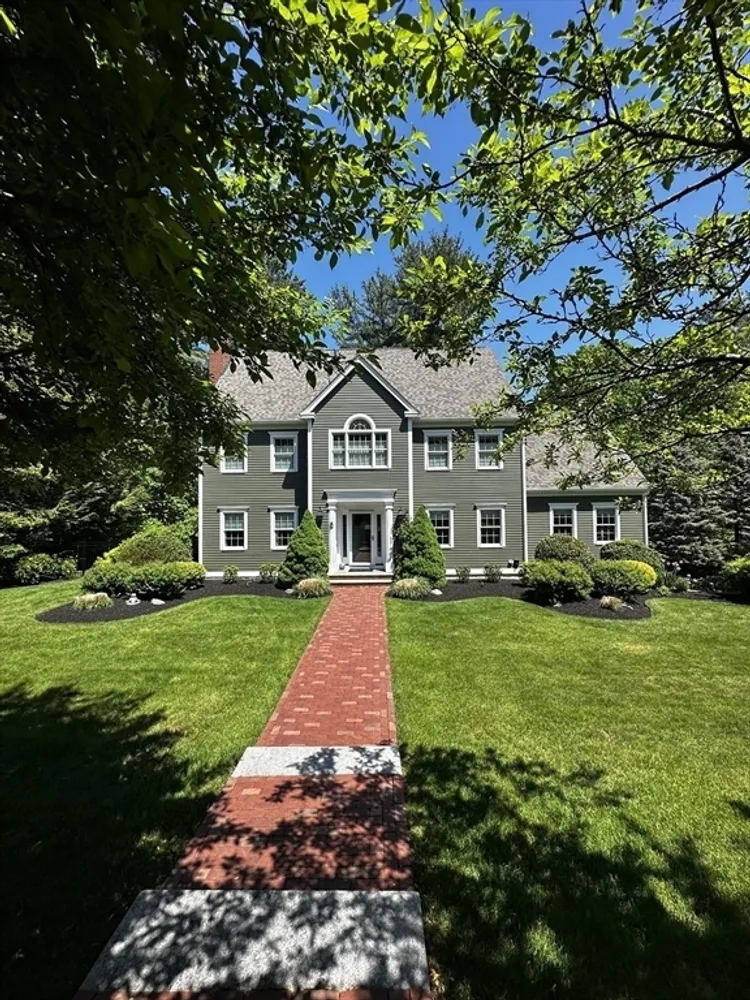 8 Sergeant Roode Ln, Middleton, MA 01949