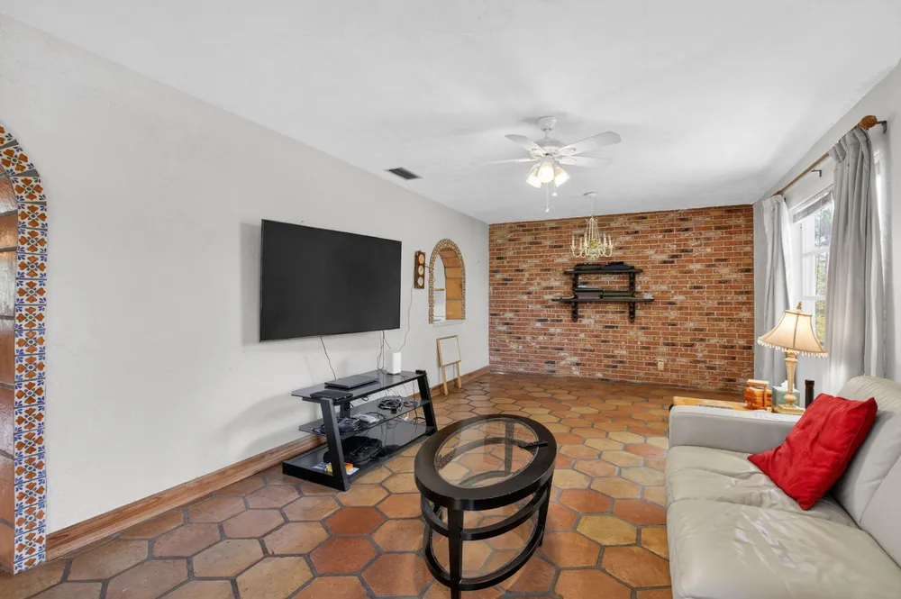 1370 SW 27th Pl, Boynton Beach, FL 33426