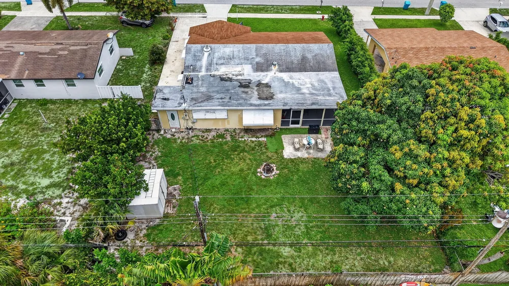 220 SW 10th Ave, Boynton Beach, FL 33435