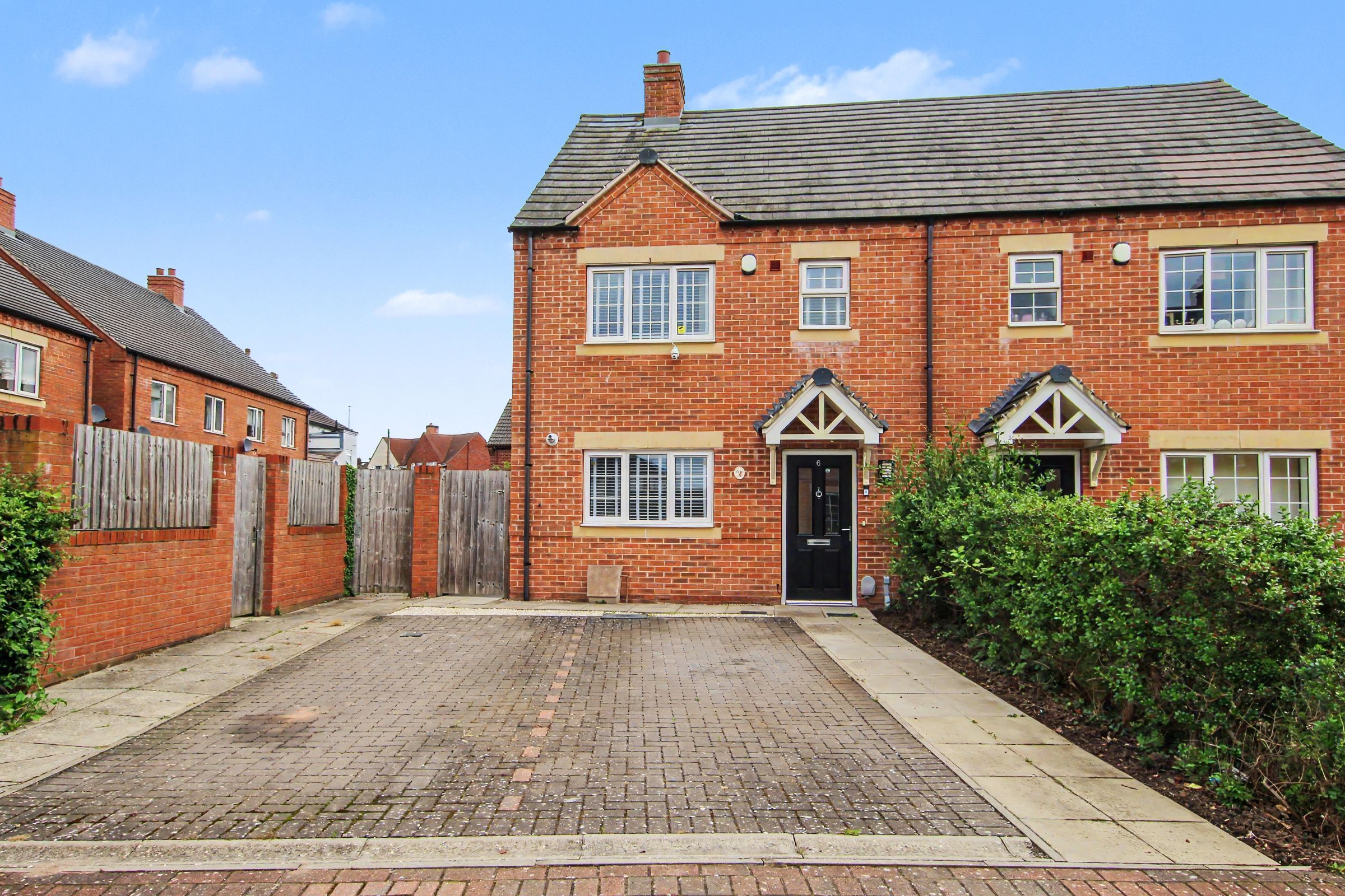 Laud Close, Moira Image 1
