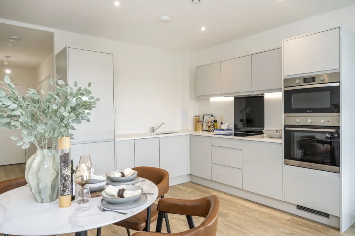 Elmsleigh Road Staines TW18 photo 4