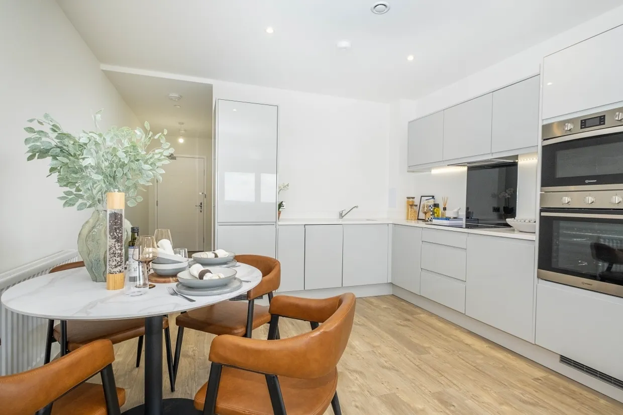 Elmsleigh Road Staines TW18 photo 8