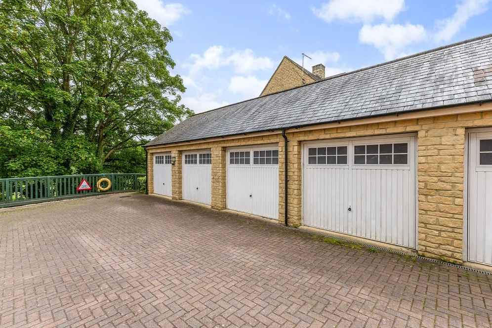 Hunloke Way, Malmesbury, SN16 photo 17