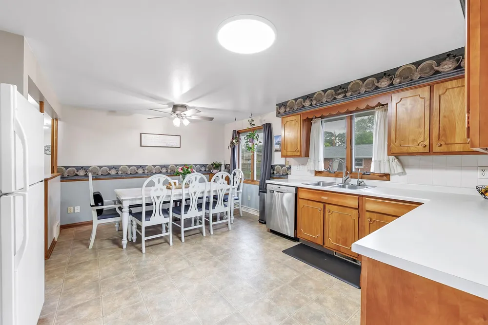 2400 S Ridge Rd, Green Bay, WI 54304