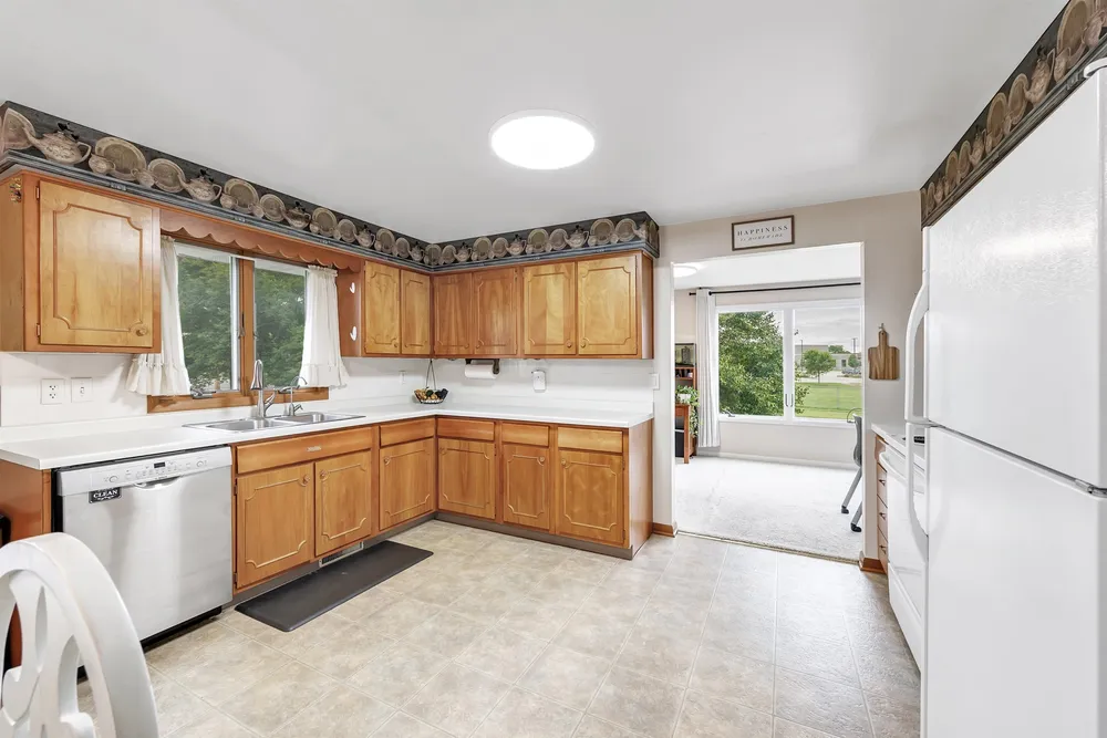 2400 S Ridge Rd, Green Bay, WI 54304
