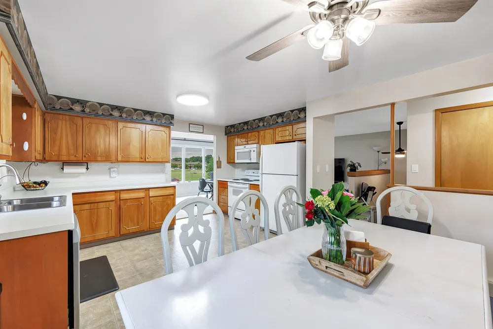 2400 S Ridge Rd, Green Bay, WI 54304