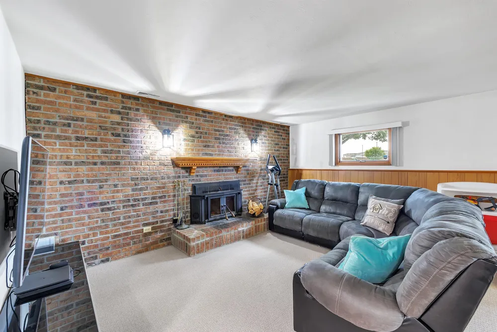 2400 S Ridge Rd, Green Bay, WI 54304