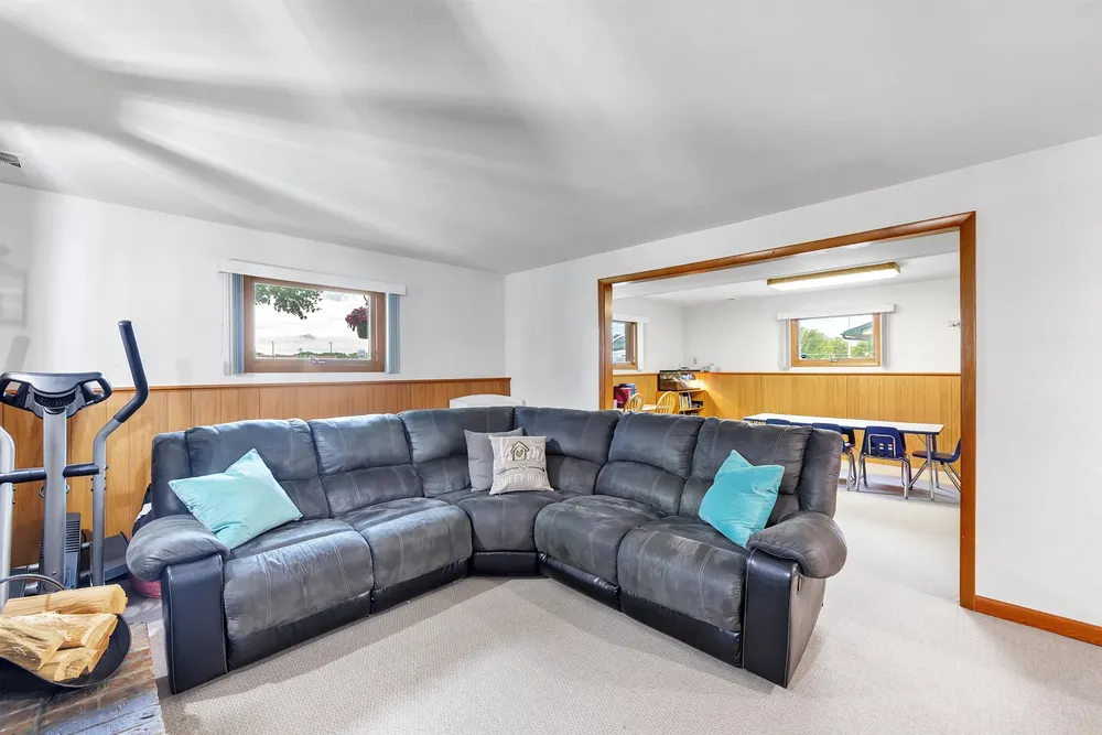 2400 S Ridge Rd, Green Bay, WI 54304