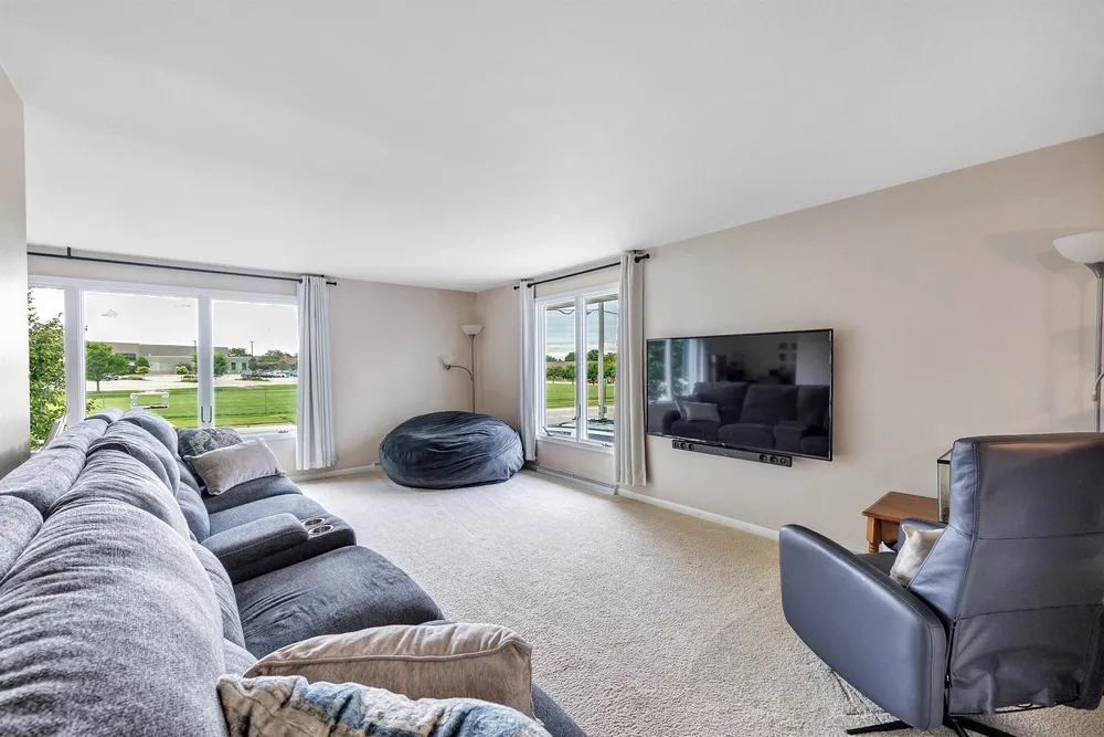2400 S Ridge Rd, Green Bay, WI 54304