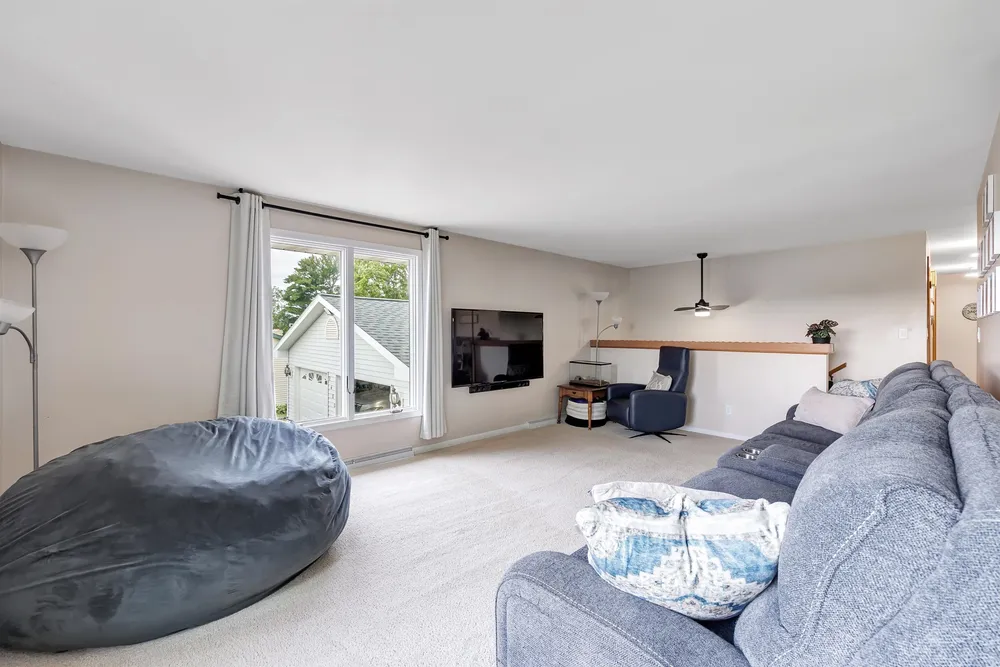2400 S Ridge Rd, Green Bay, WI 54304