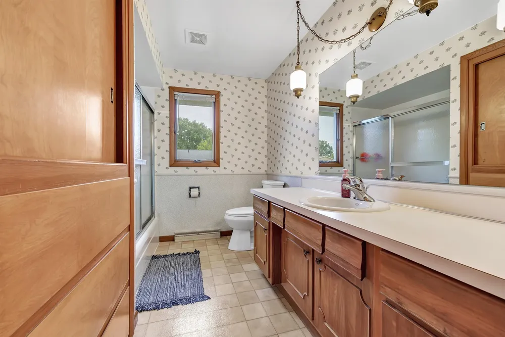 2400 S Ridge Rd, Green Bay, WI 54304