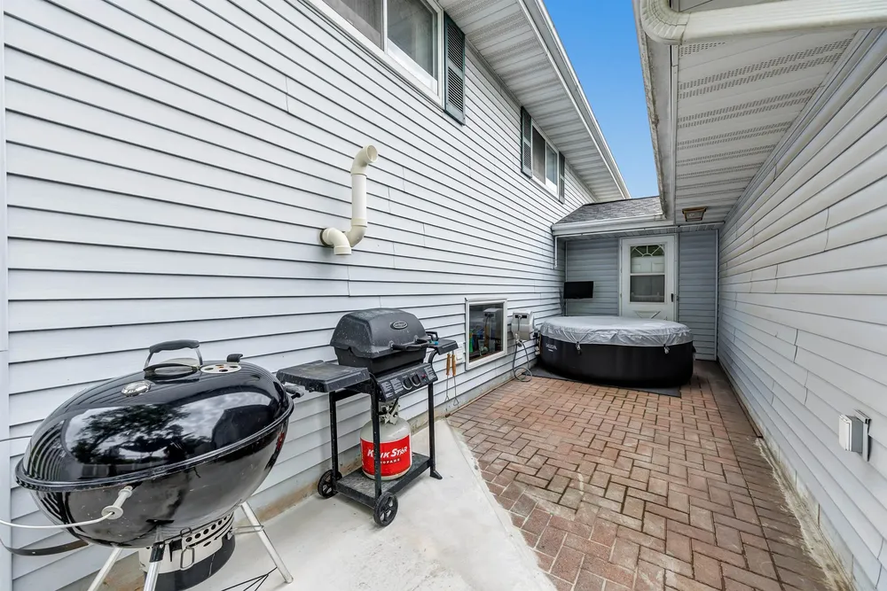 2400 S Ridge Rd, Green Bay, WI 54304