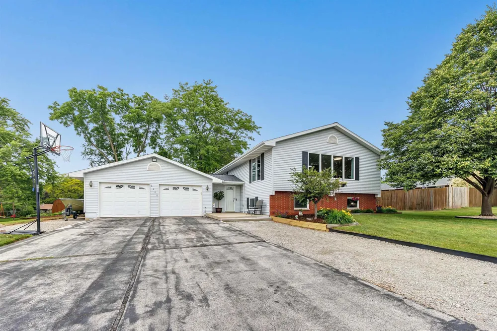 2400 S Ridge Rd, Green Bay, WI 54304