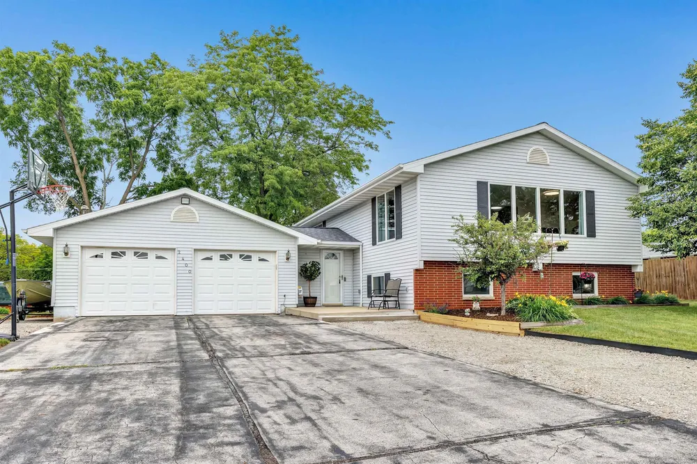 2400 S Ridge Rd, Green Bay, WI 54304