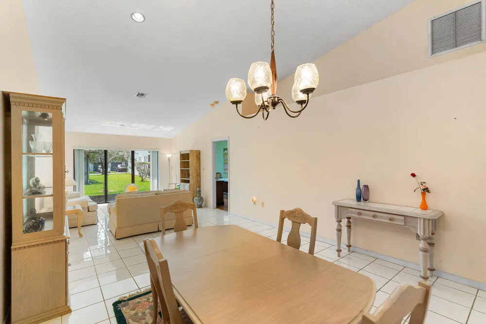 8108 NW 100th Ln, Tamarac, FL 33321