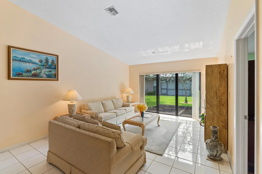 8108 NW 100th Ln, Tamarac, FL 33321