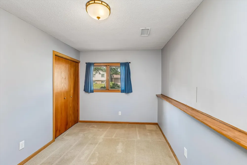 4746 141st St W, Apple Valley, MN 55124