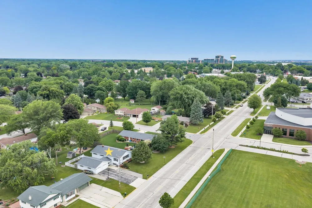 2400 S Ridge Rd, Green Bay, WI 54304