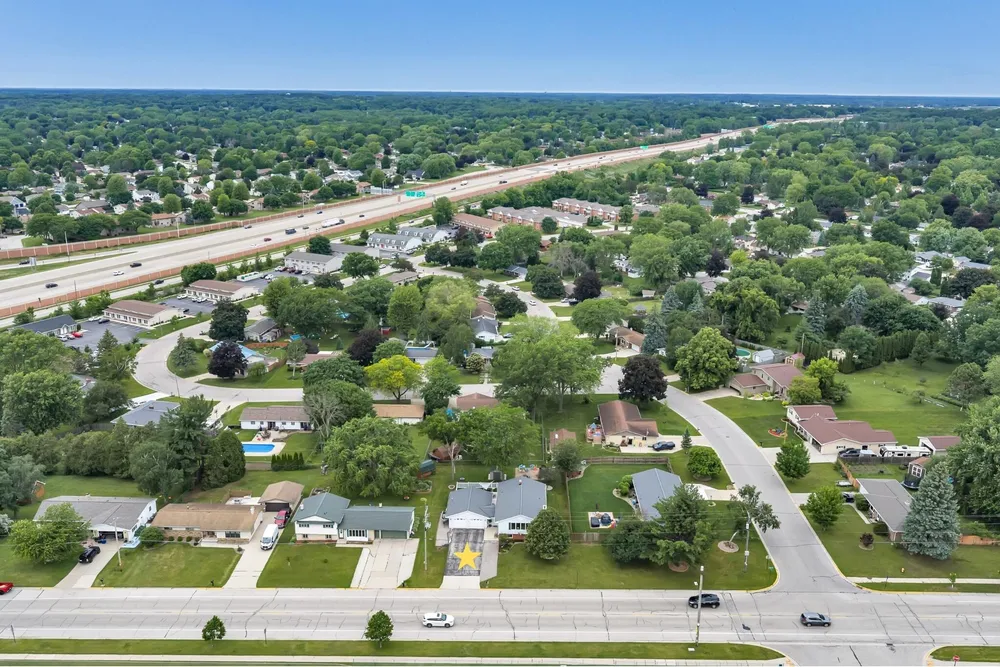2400 S Ridge Rd, Green Bay, WI 54304