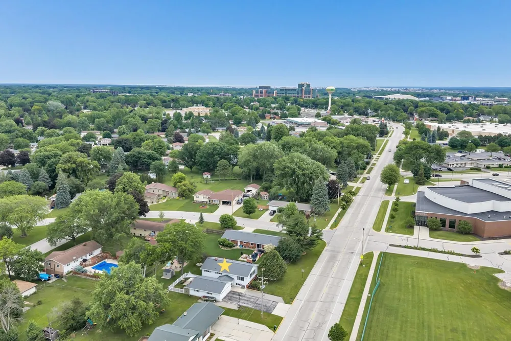 2400 S Ridge Rd, Green Bay, WI 54304