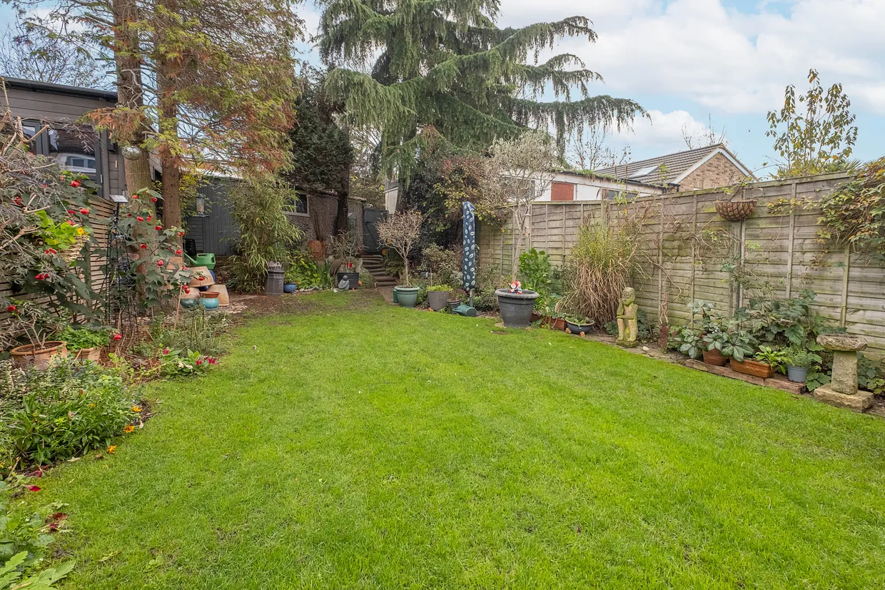 Rydal Gardens, Hounslow, TW3 photo 11