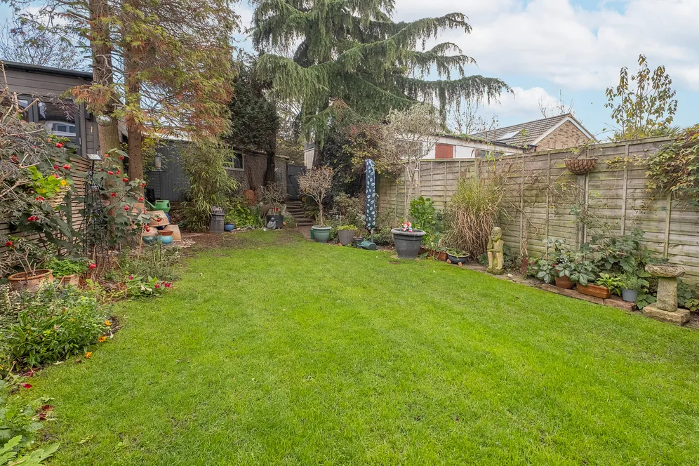 Rydal Gardens, Hounslow, TW3 photo 11
