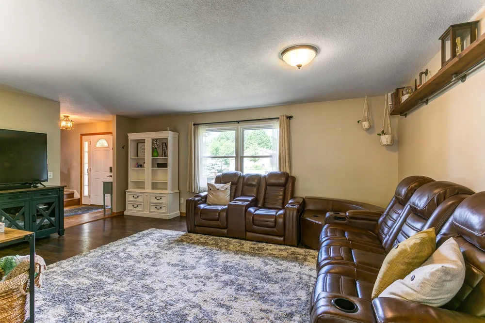 4880 149th Ct, Apple Valley, MN 55124