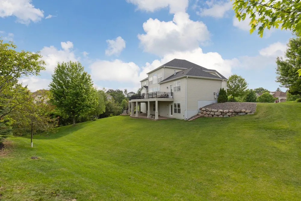 16331 Sohm Ct, Eden Prairie, MN 55347