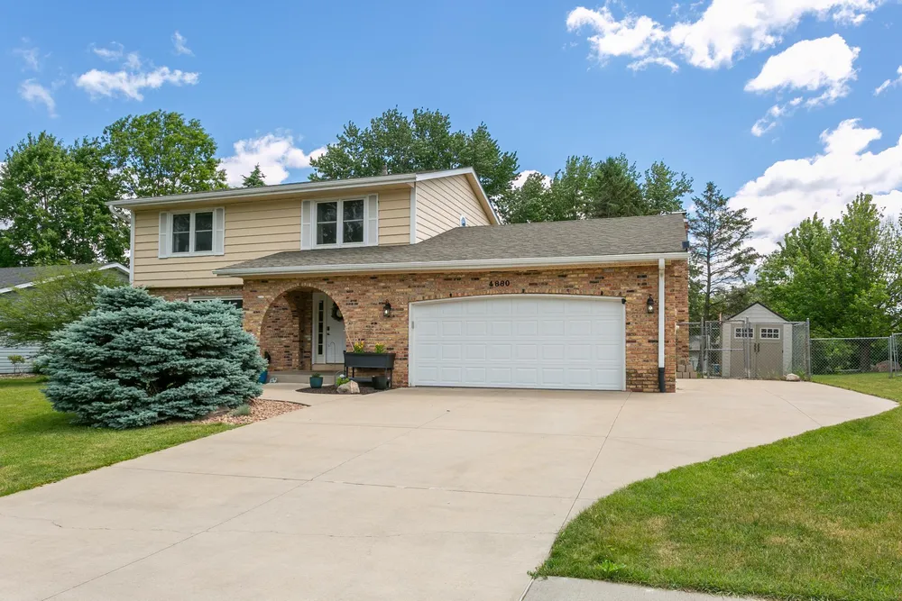 4880 149th Ct, Apple Valley, MN 55124