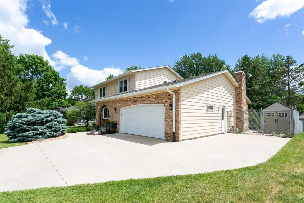 4880 149th Ct, Apple Valley, MN 55124