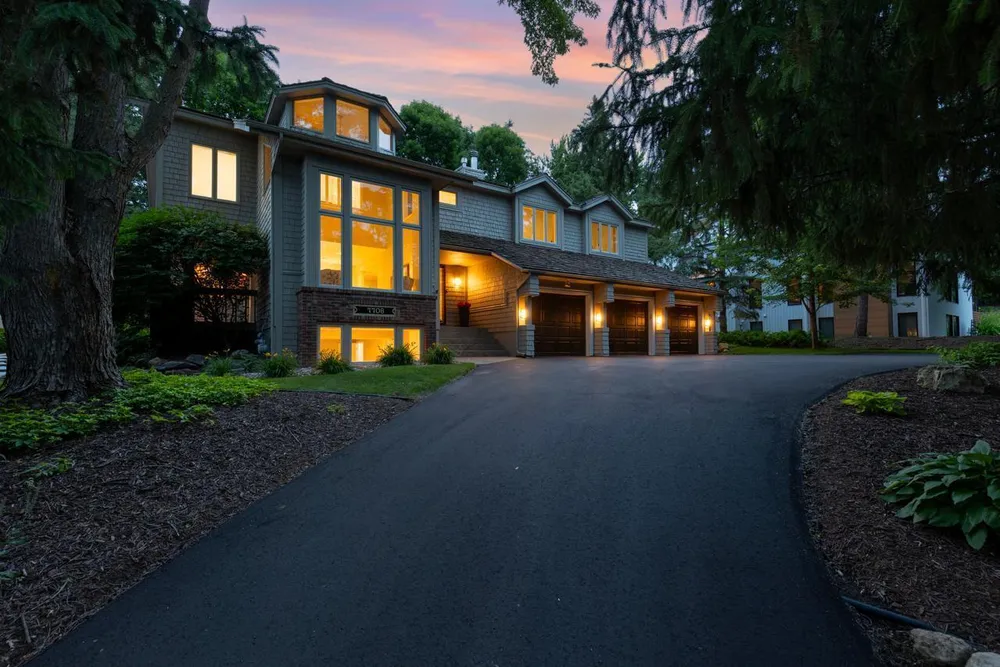 7708 Stonewood Ct, Edina, MN 55439