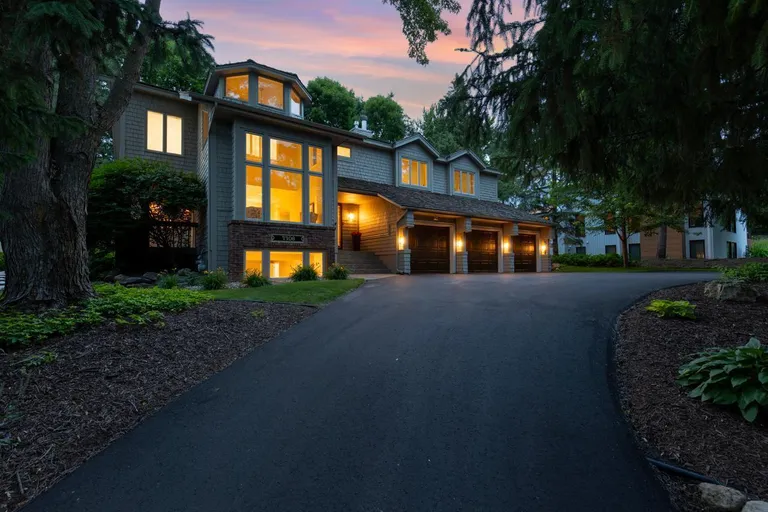 7708 Stonewood Ct, Edina, MN 55439