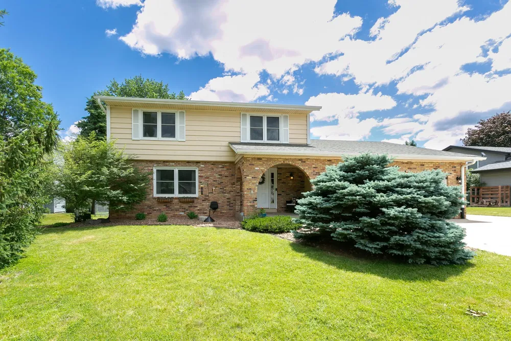4880 149th Ct, Apple Valley, MN 55124